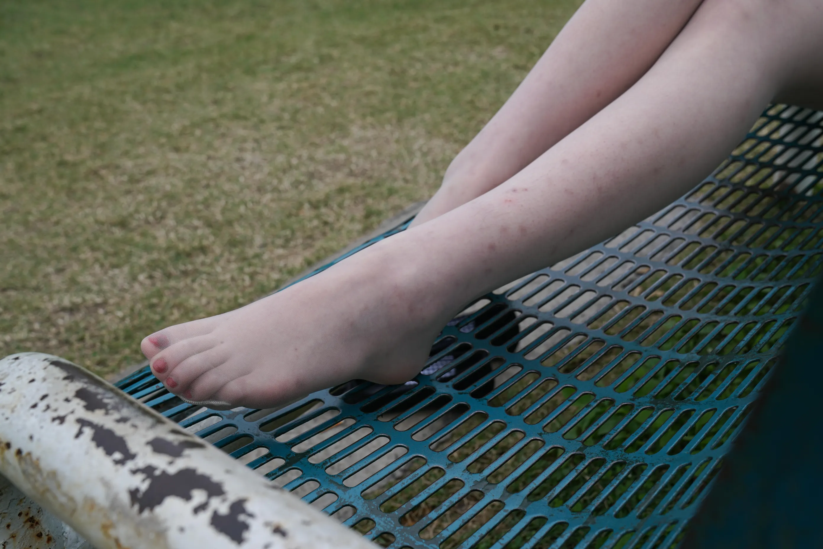 [Mzsock] NO.022 Xiao Zhang picks up a conversation with a high school student in the park and takes a direct shot of his silken feet street photography#[58P]-35