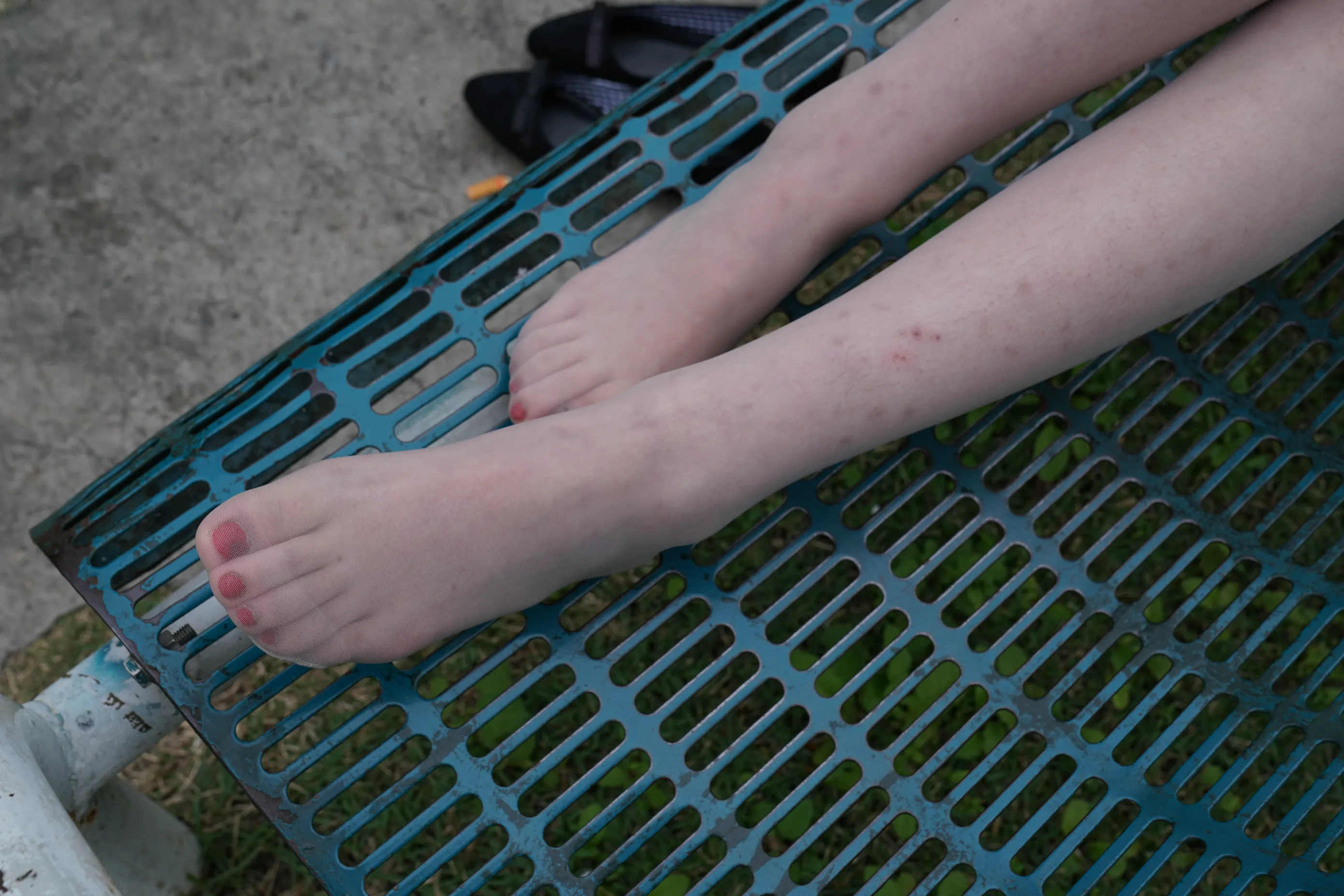 [Mzsock] NO.022 Xiao Zhang picks up a conversation with a high school student in the park and takes a direct shot of his silken feet street photography#[58P]-37