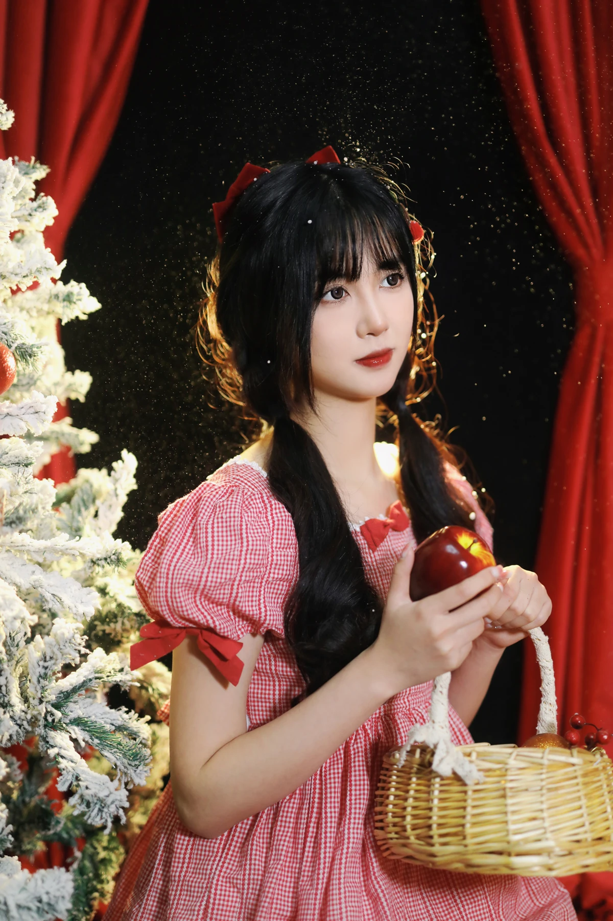 [YITUYU] 2022.12.18 Vol.2708 – Christmas in a Fairy Tale Light cherry blossom#[25P]-2