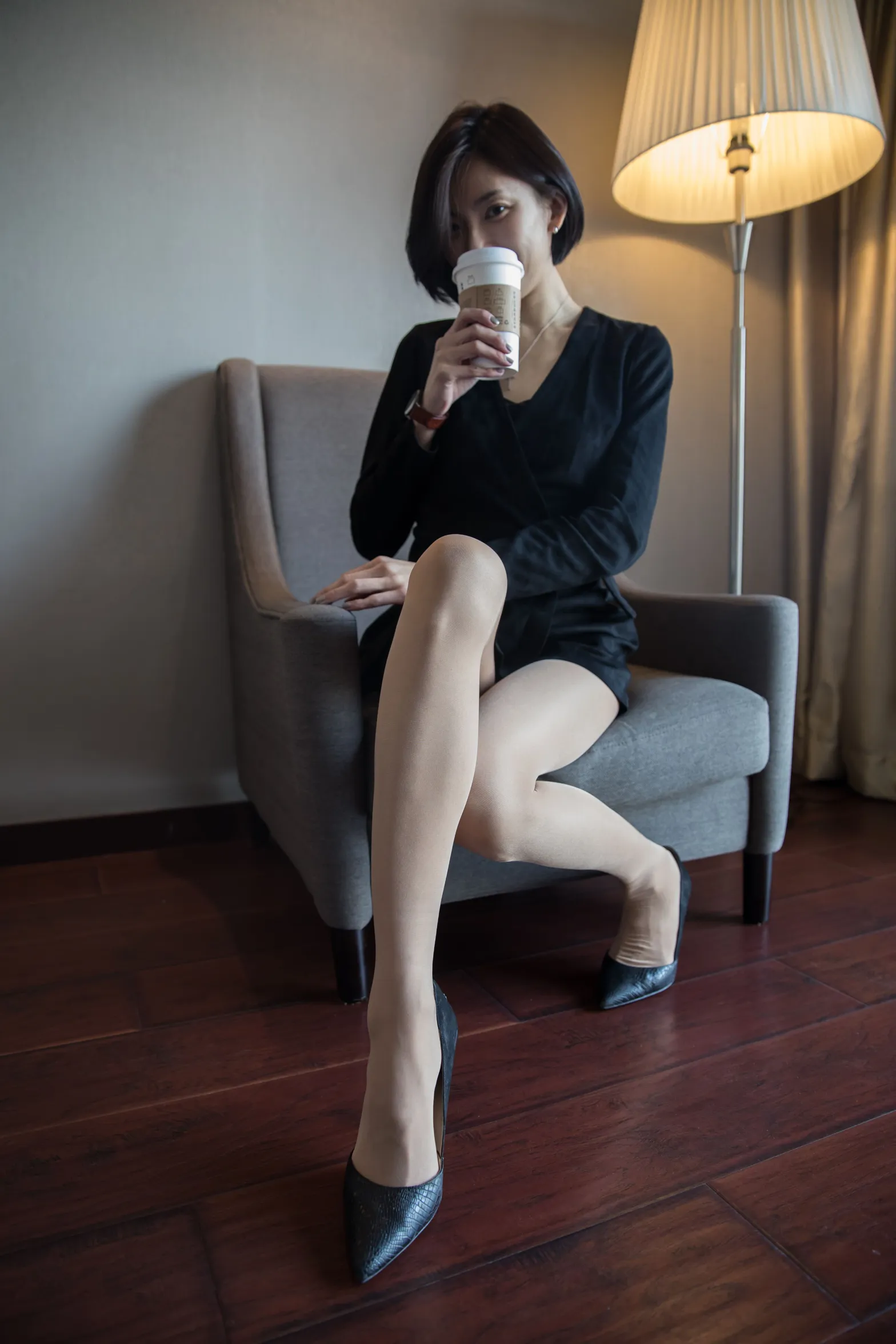 [Mzsock] NO.120 Skinny beauty in the hotel with high heels street photography#[88P]-1