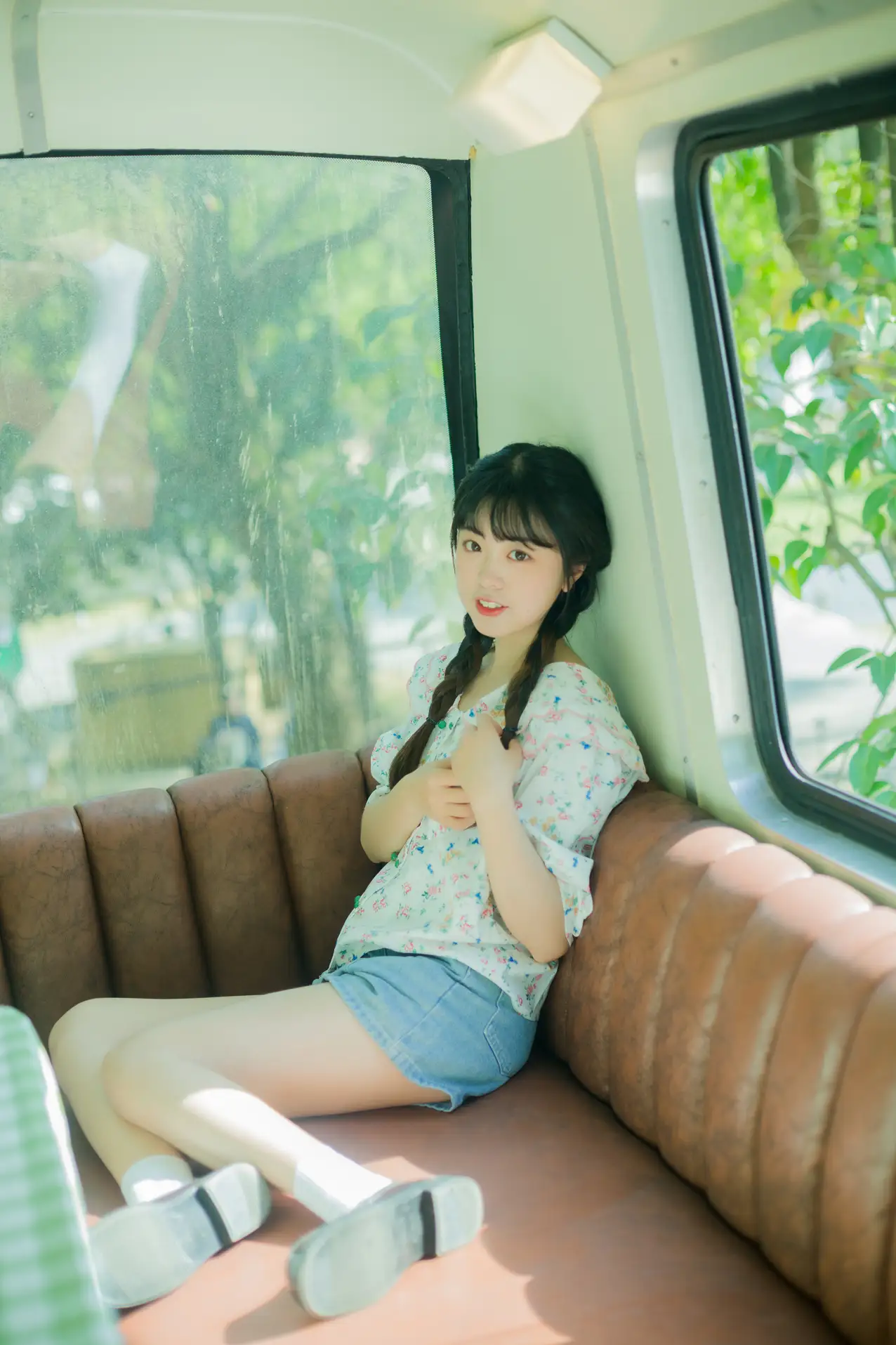 [YITUYU] 2022.09.11 Vol.1922 – The happiness hidden in the corner of the bus Cute bubbles#[28P]-3