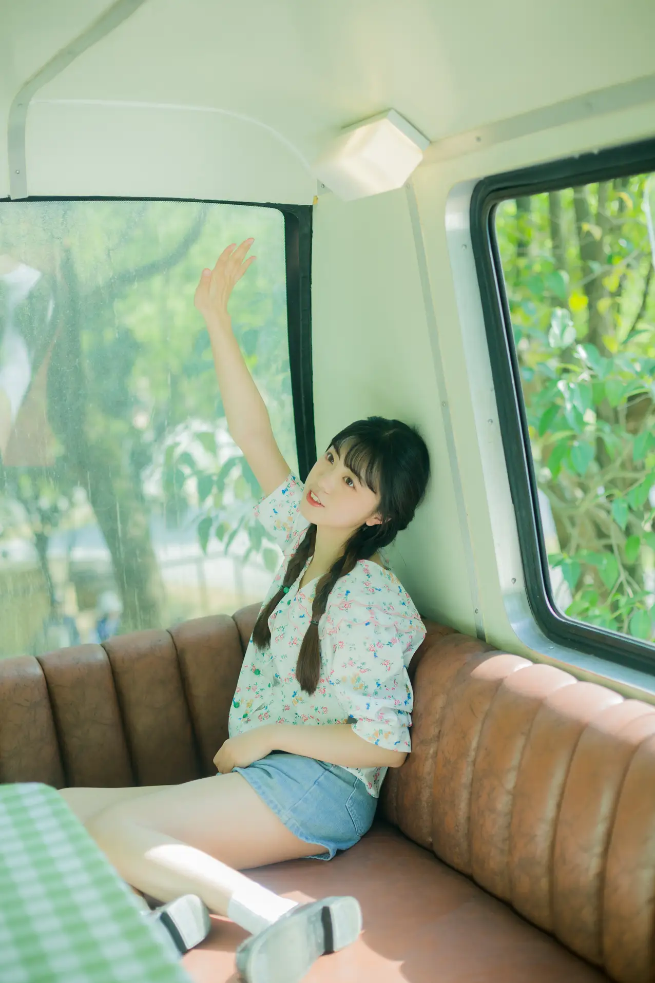 [YITUYU] 2022.09.11 Vol.1922 – The happiness hidden in the corner of the bus Cute bubbles#[28P]-5