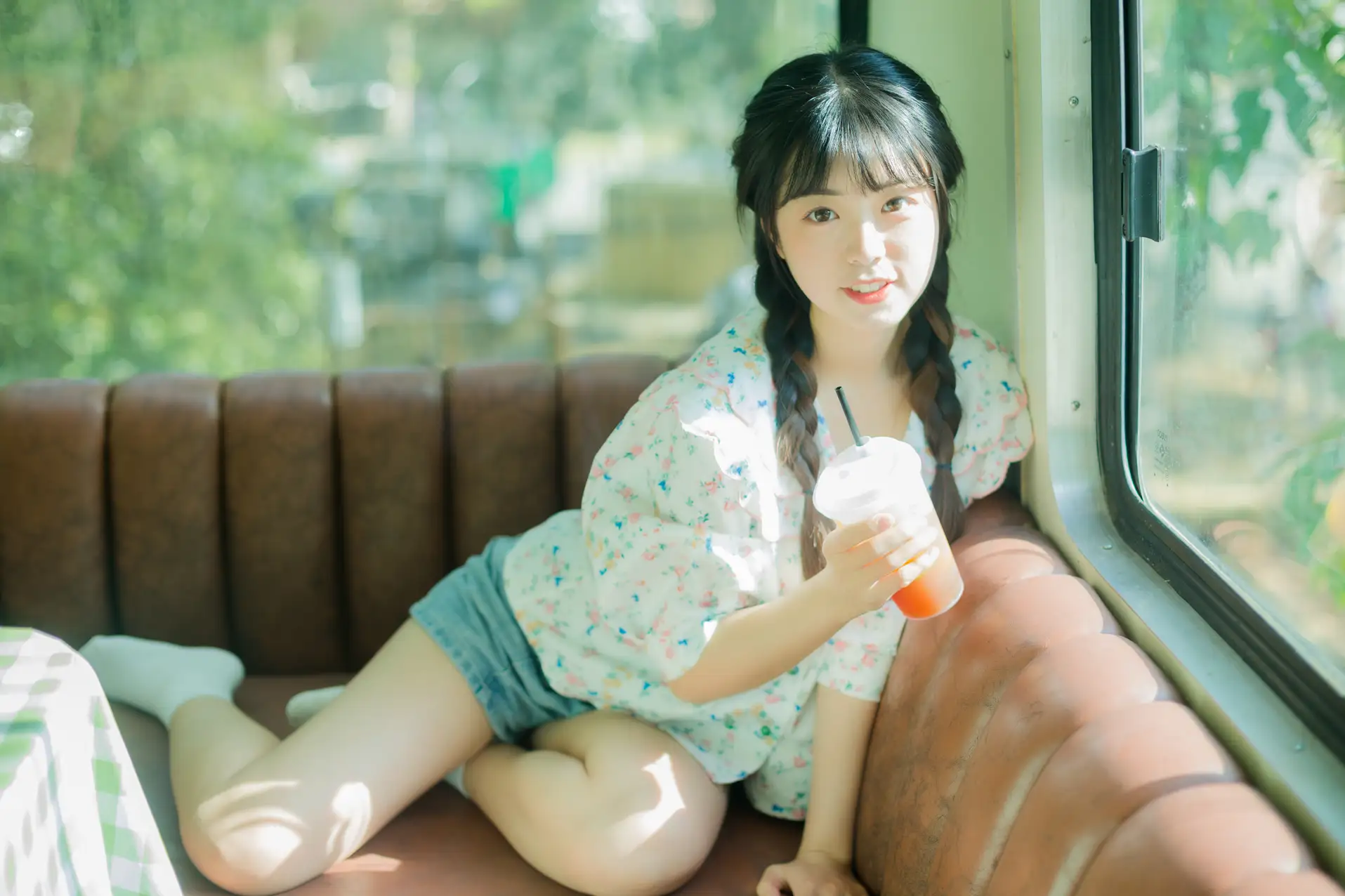 [YITUYU] 2022.09.11 Vol.1922 – The happiness hidden in the corner of the bus Cute bubbles#[28P]-1