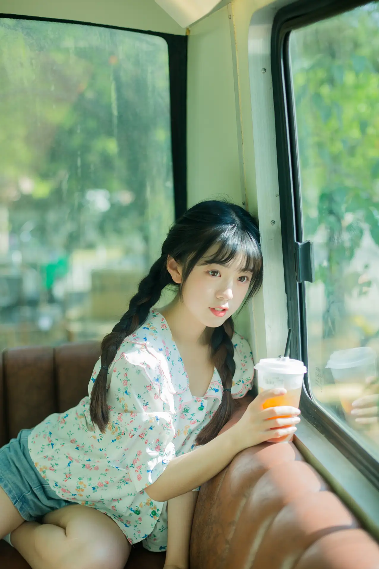 [YITUYU] 2022.09.11 Vol.1922 – The happiness hidden in the corner of the bus Cute bubbles#[28P]-2