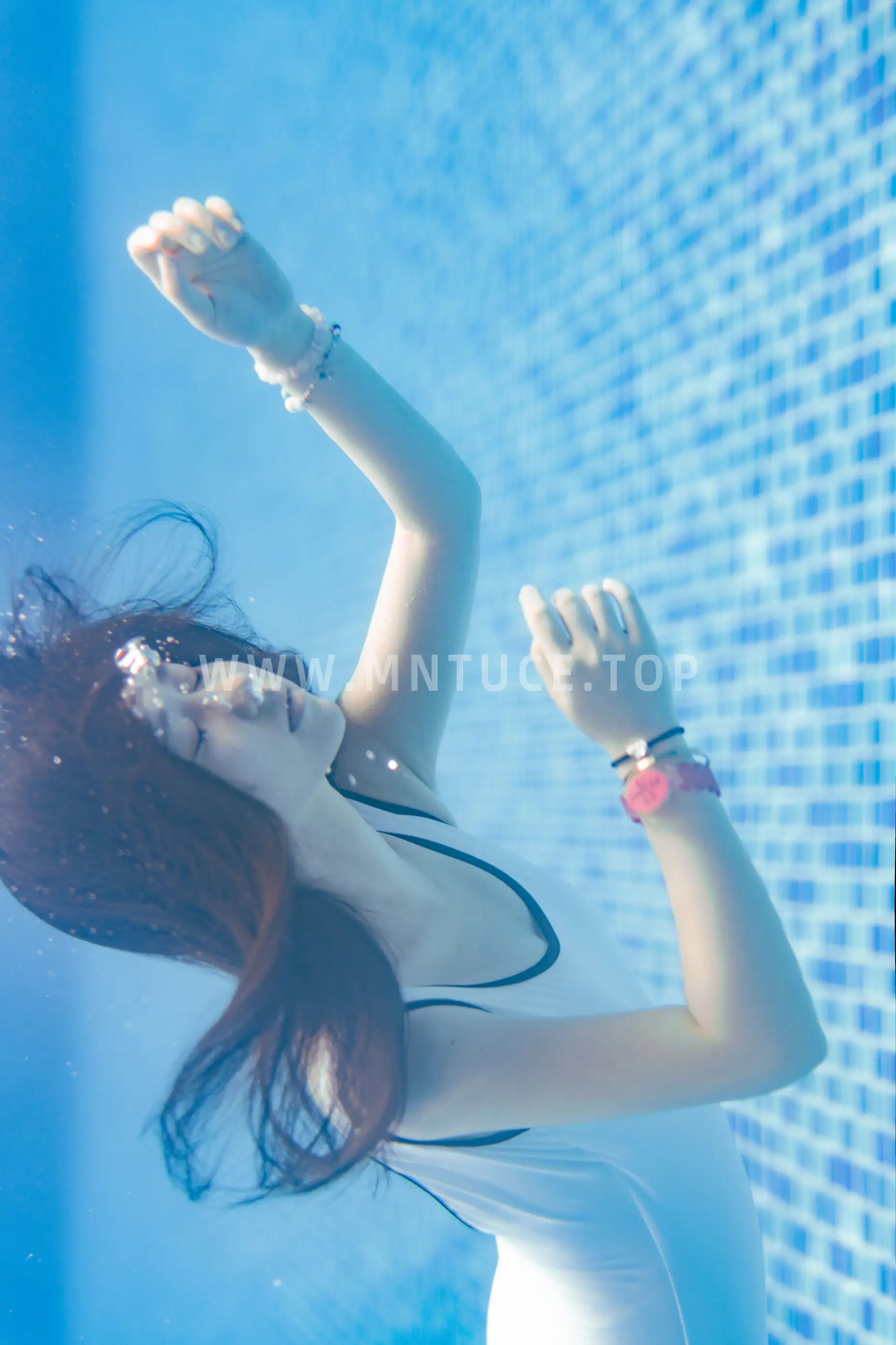 [YITUYU] 2022.08.29 Vol.1817 – Pure White Swimming Pool Mirror sauce_#[26P]-8