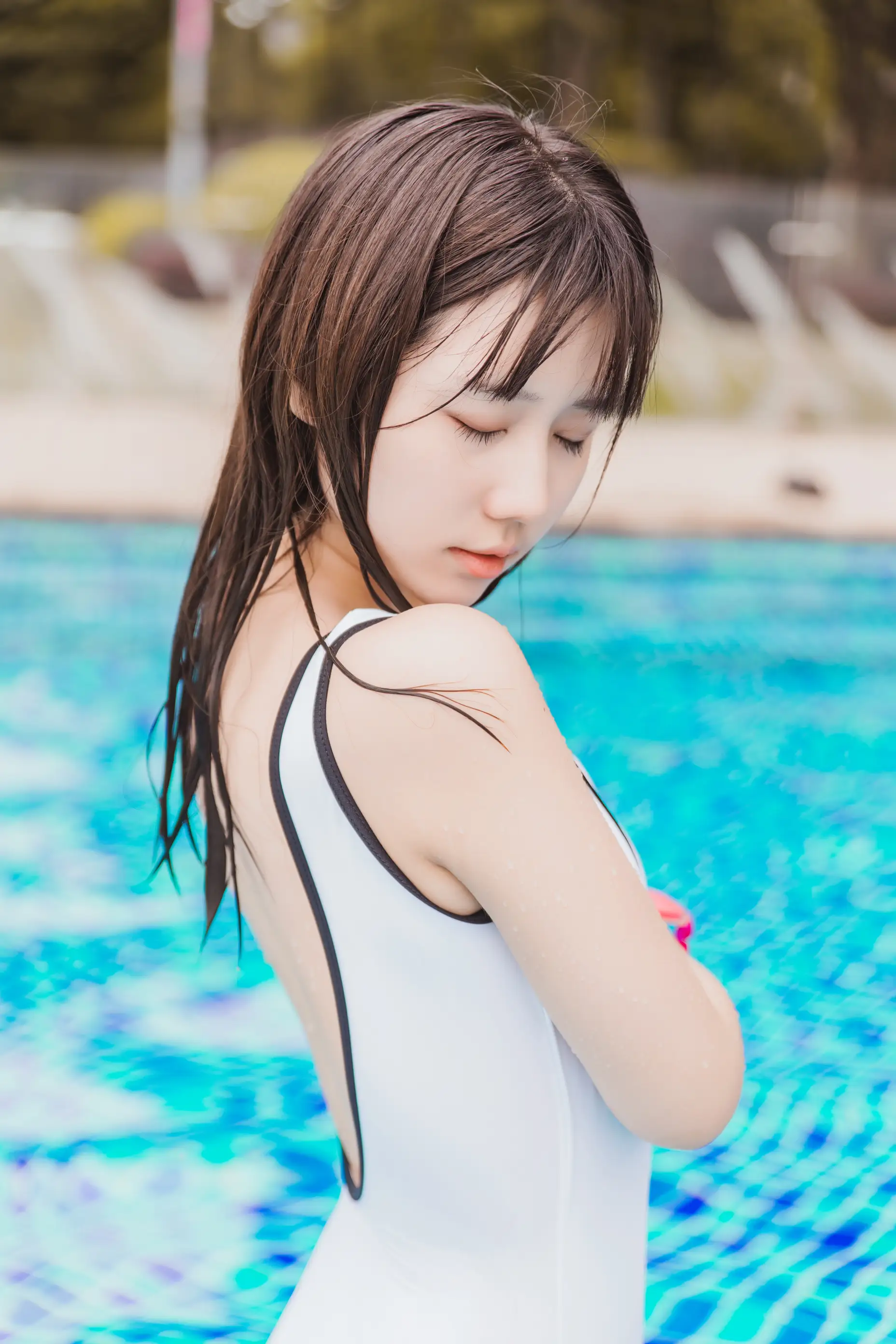 [YITUYU] 2022.08.29 Vol.1817 – Pure White Swimming Pool Mirror sauce_#[26P]-1