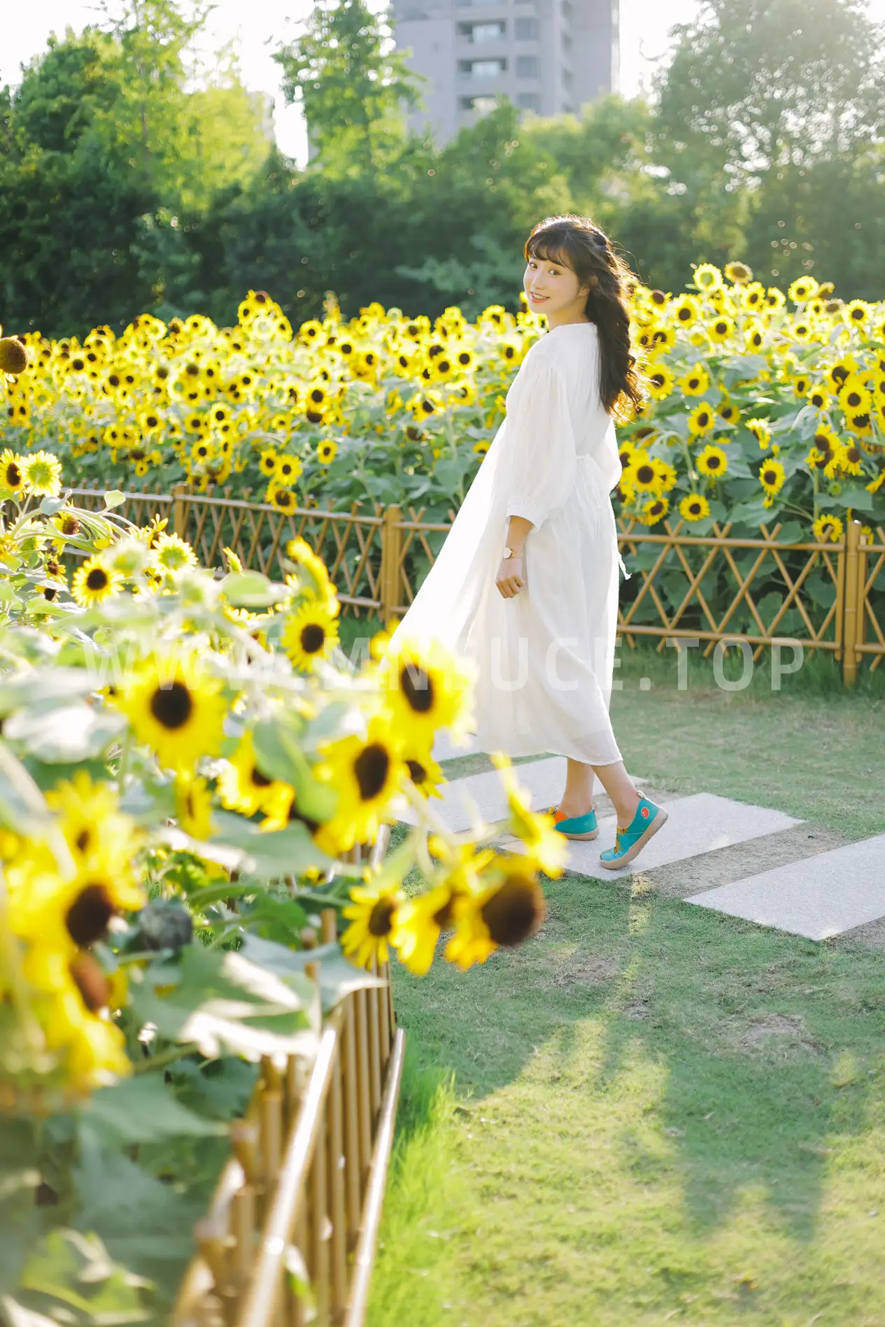 [YITUYU] 2022.08.29 Vol.1822 -Flowers in the sun and you Fatty Blue-#[25P]-8