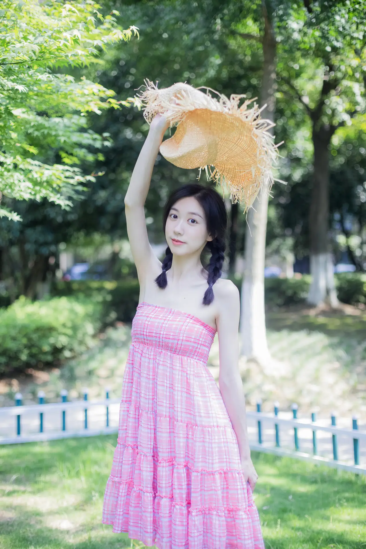 [YITUYU] 2022.07.19 Vol.1520 – The weather is sunny today Cat Feeding Girl Cat Girl-#[42P]-4