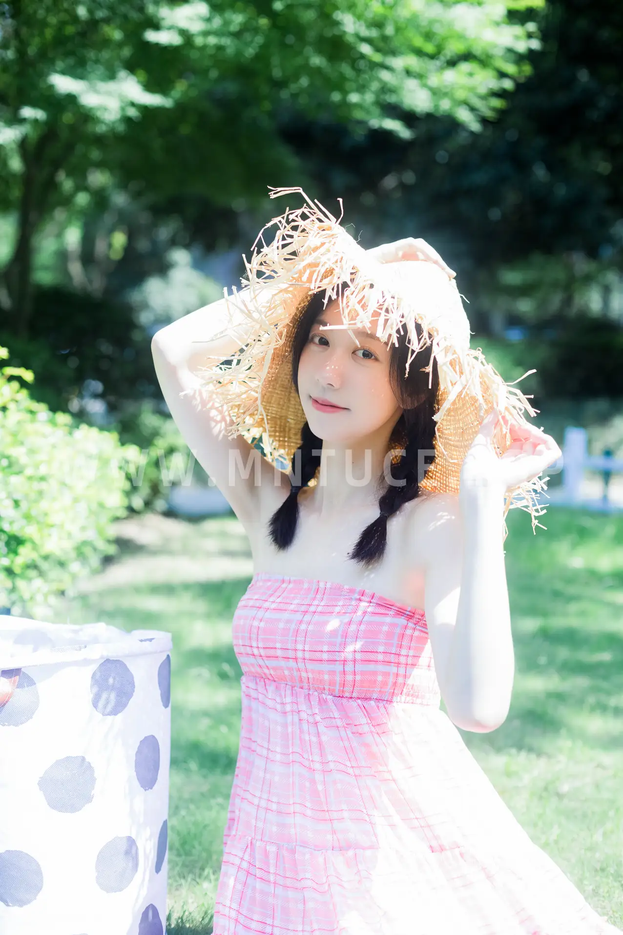 [YITUYU] 2022.07.19 Vol.1520 – The weather is sunny today Cat Feeding Girl Cat Girl-#[42P]-6