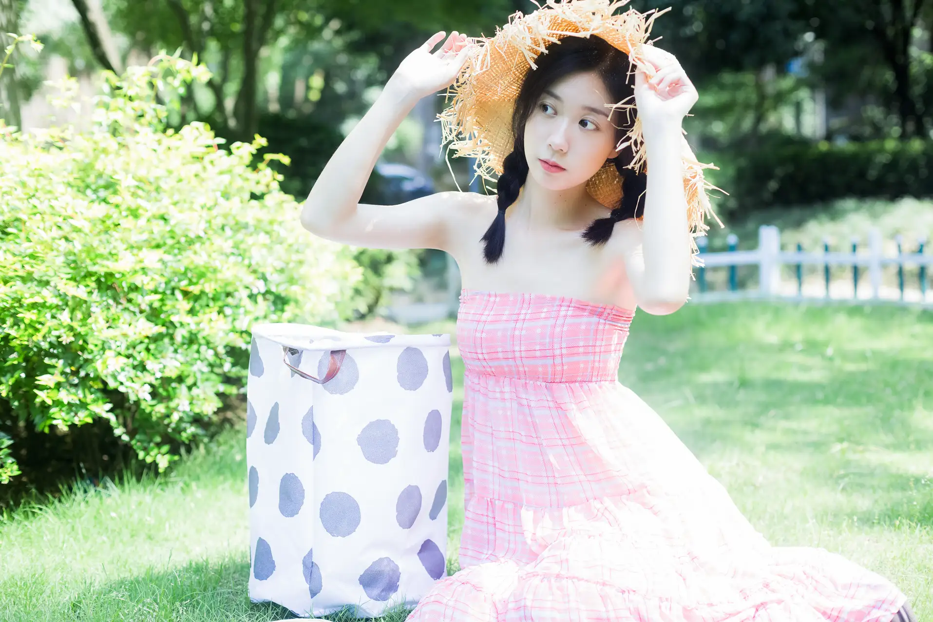 [YITUYU] 2022.07.19 Vol.1520 – The weather is sunny today Cat Feeding Girl Cat Girl-#[42P]-9