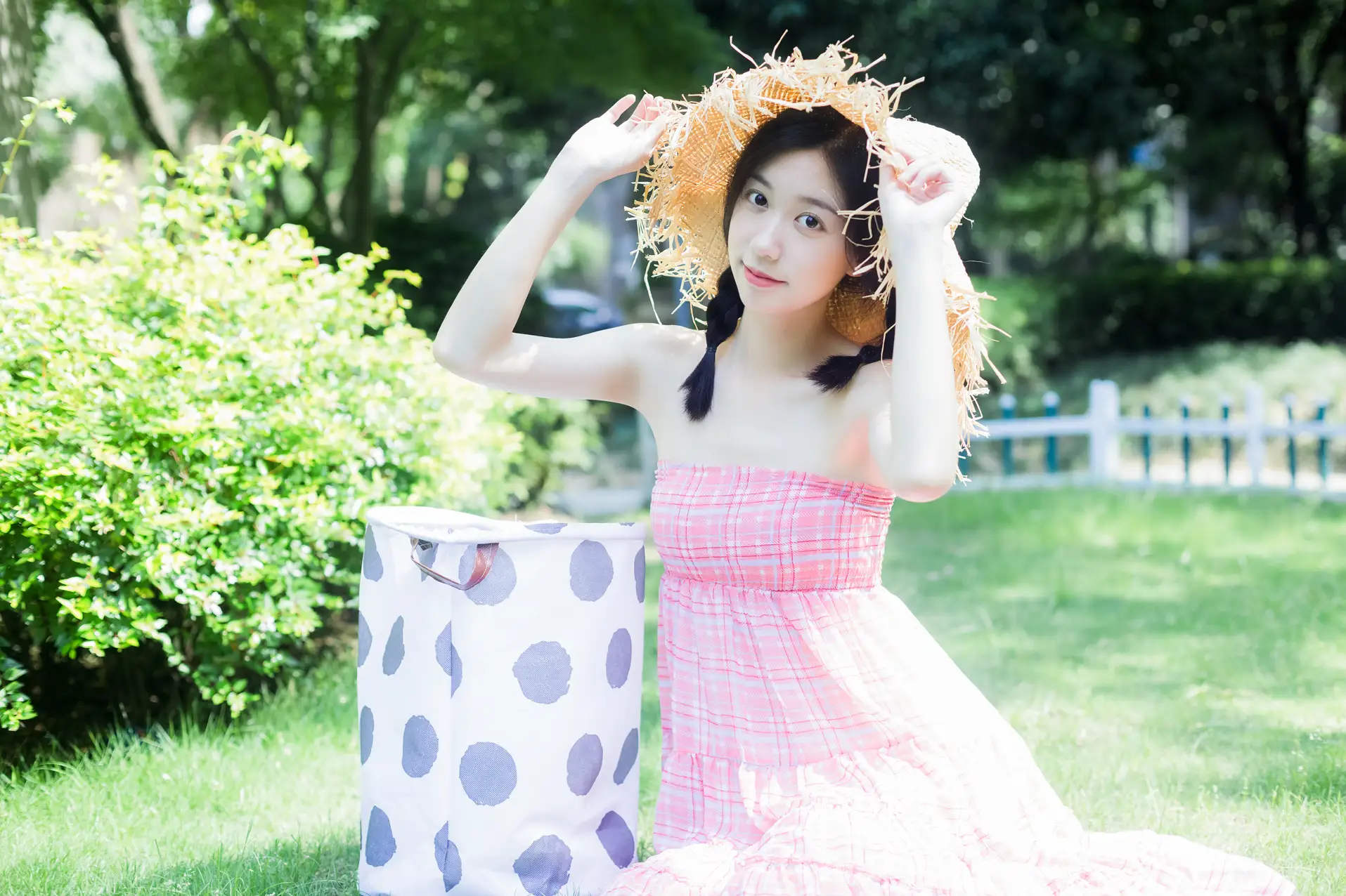 [YITUYU] 2022.07.19 Vol.1520 – The weather is sunny today Cat Feeding Girl Cat Girl-#[42P]-10