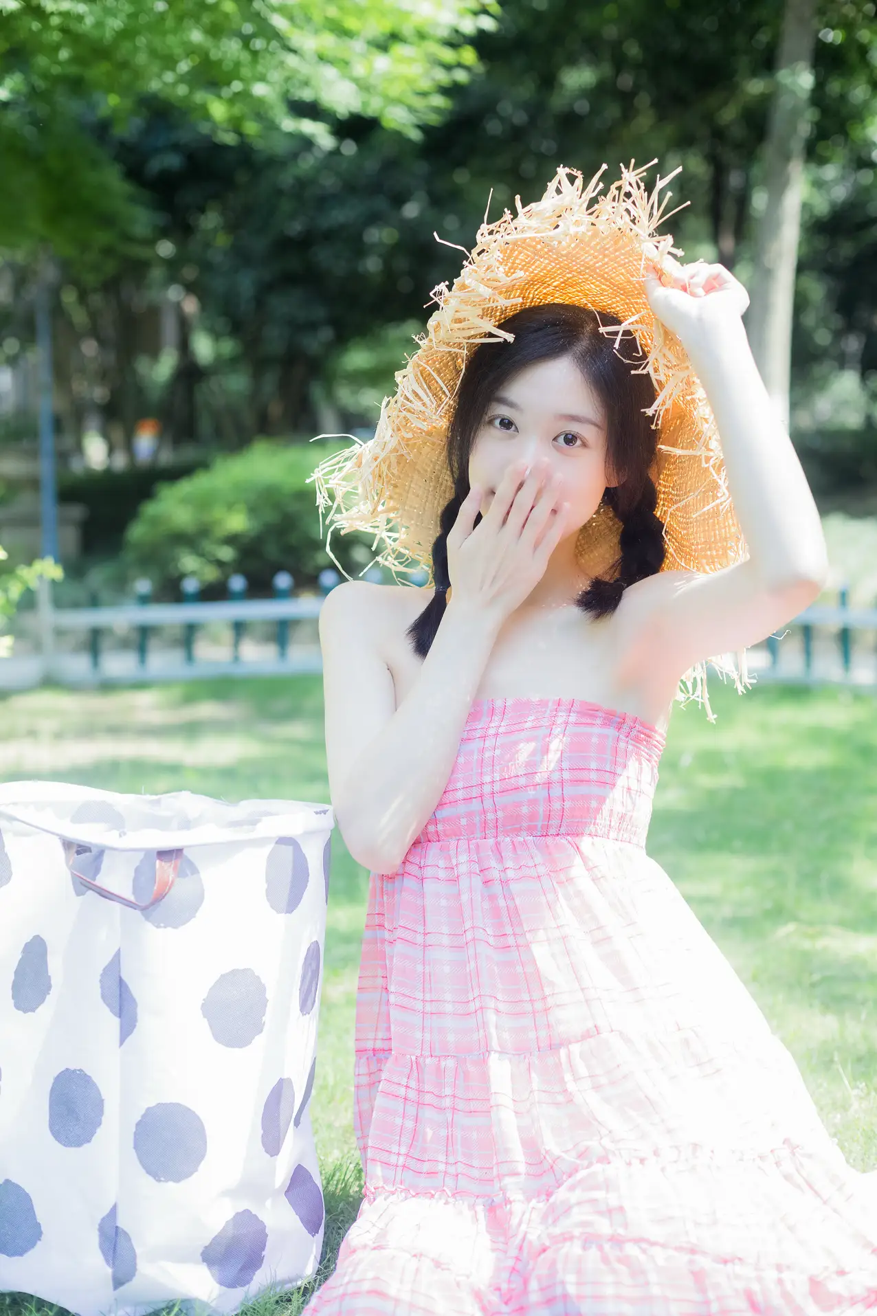 [YITUYU] 2022.07.19 Vol.1520 – The weather is sunny today Cat Feeding Girl Cat Girl-#[42P]-1