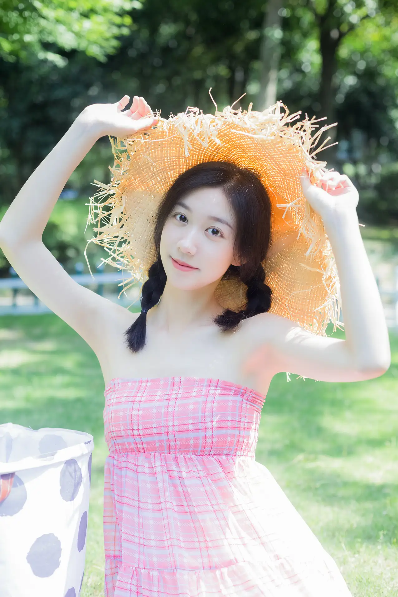 [YITUYU] 2022.07.19 Vol.1520 – The weather is sunny today Cat Feeding Girl Cat Girl-#[42P]-2