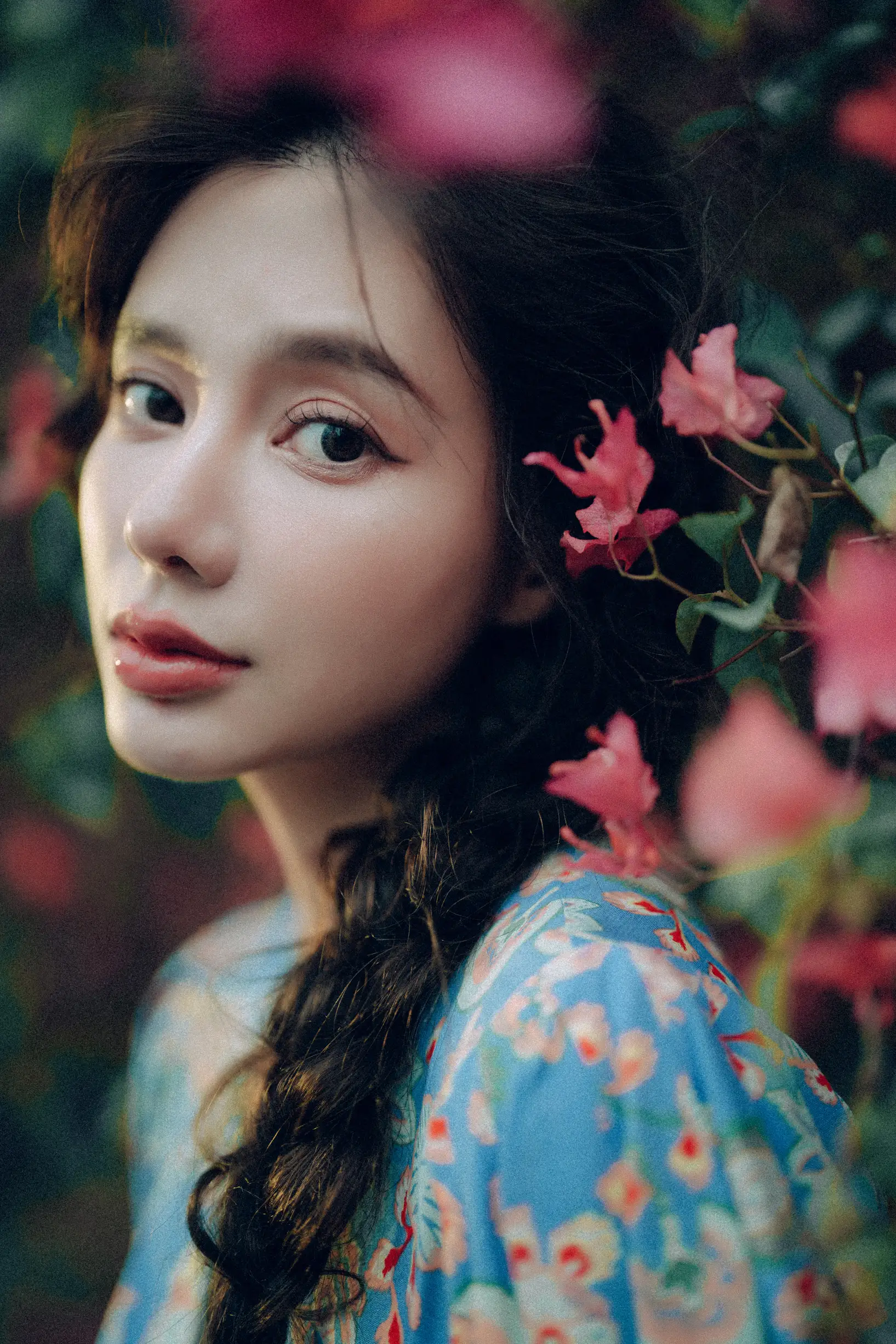 [YITUYU] 2022.06.25 Vol.1282 – Glowing hair, the goddess under the bougainvillea waterfall Classmate Shuwen#[55P]-2